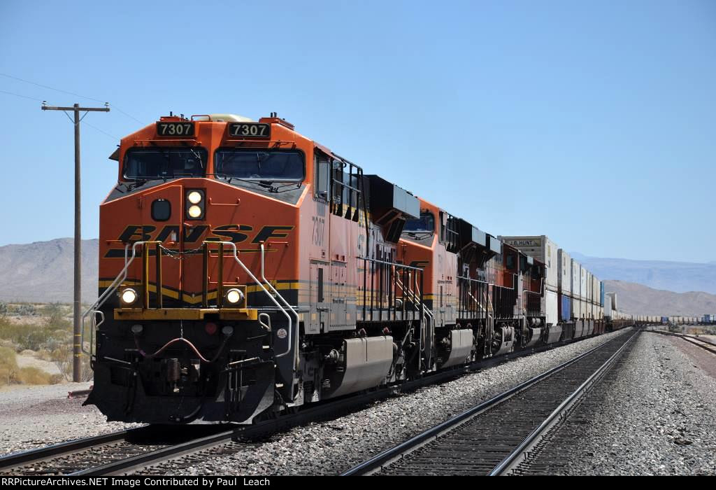 Westbound intermodal works up the grade